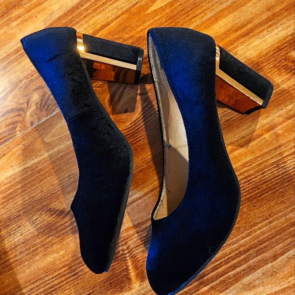 Not Rated Black Velvet Gold Chrome Chunky Pumps size 9.5